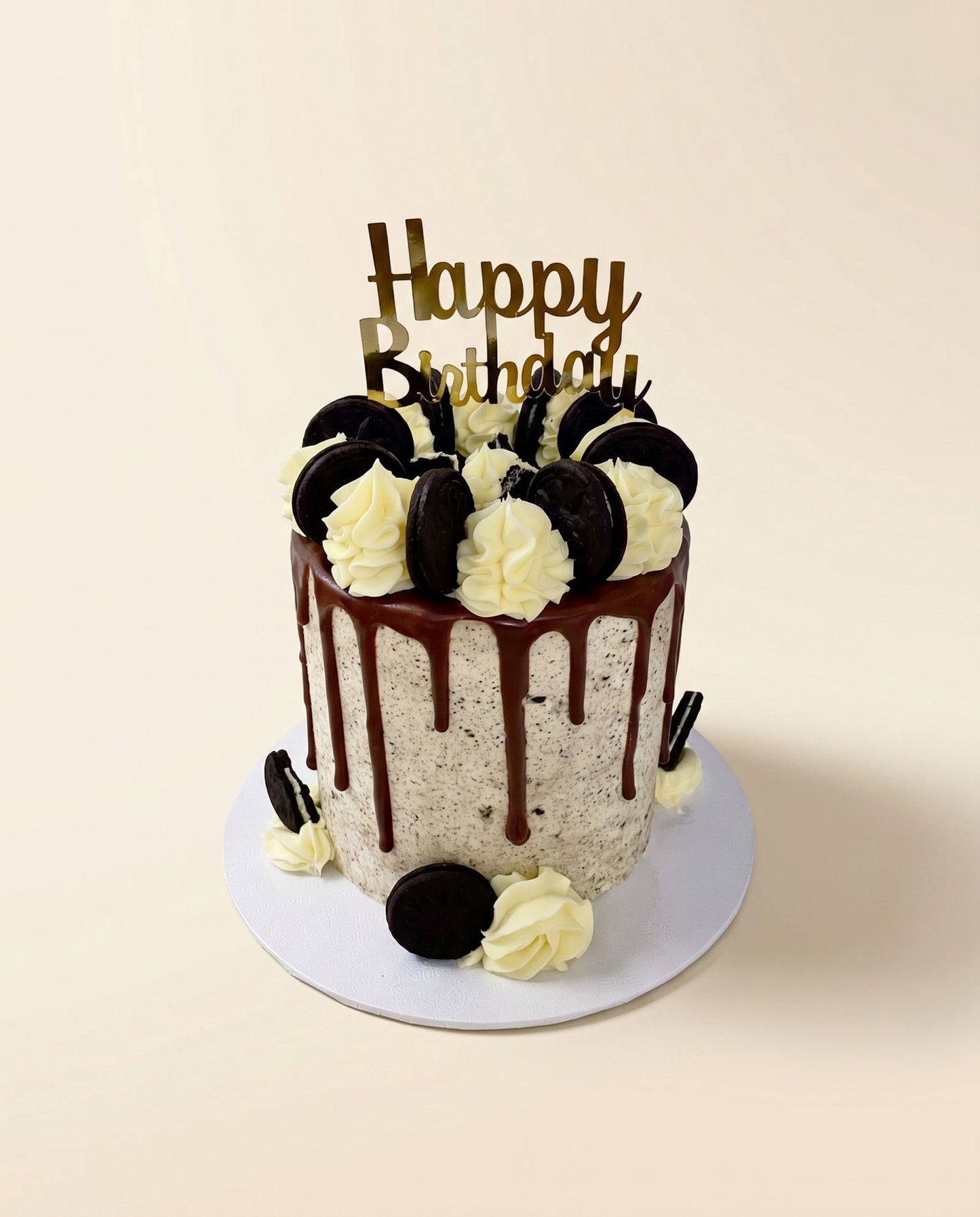 Oreo chocolate bar drip cake topped with Oreo cookies and chocolate drip, handmade by Daisy Mud Pie in Brentwood, Essex