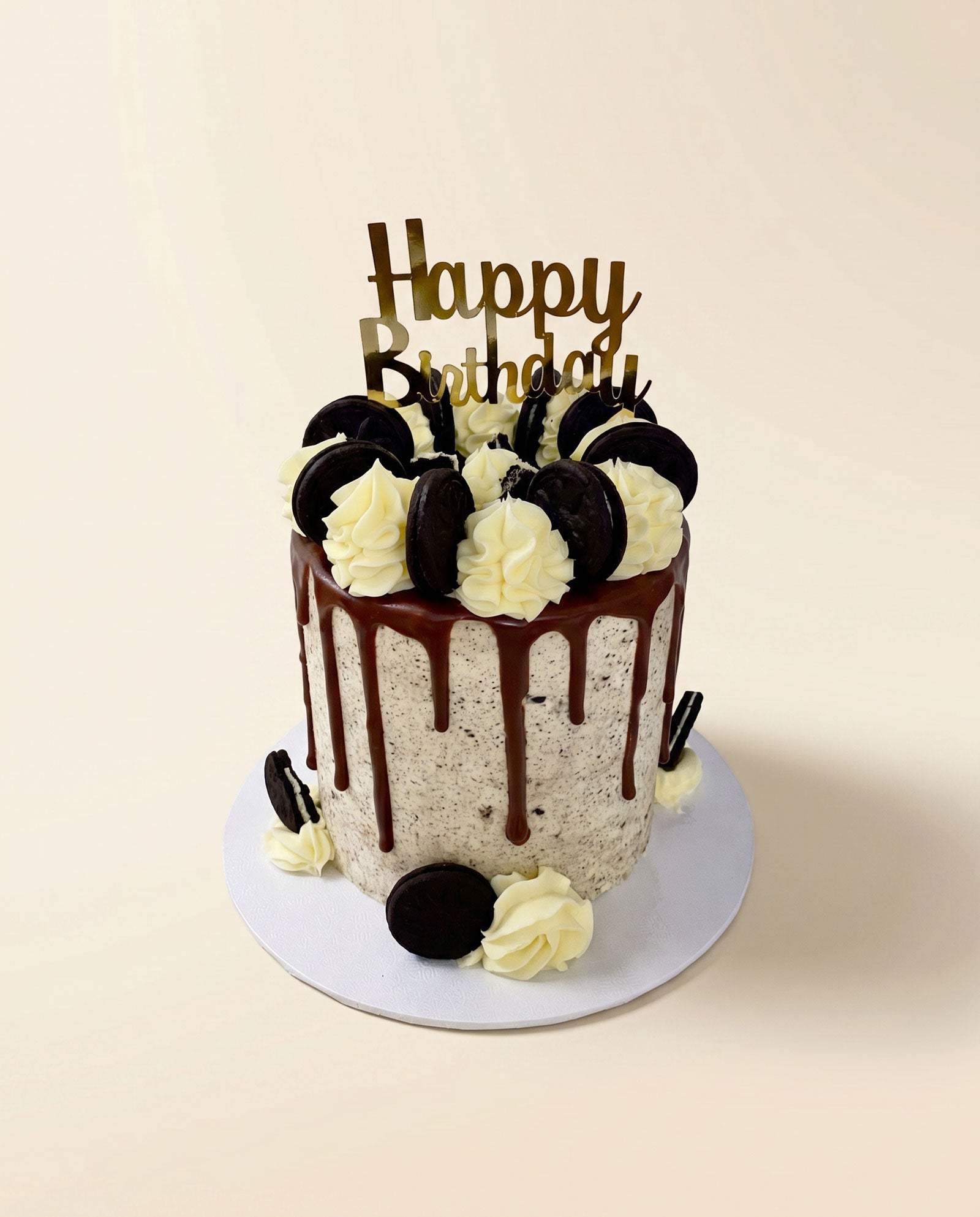 Oreo chocolate bar drip cake topped with Oreo cookies and chocolate drip, handmade by Daisy Mud Pie in Brentwood, Essex